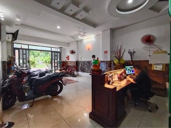 Hình ảnh Khách Sạn Mặt Tiền Khu VIP Tên Lửa