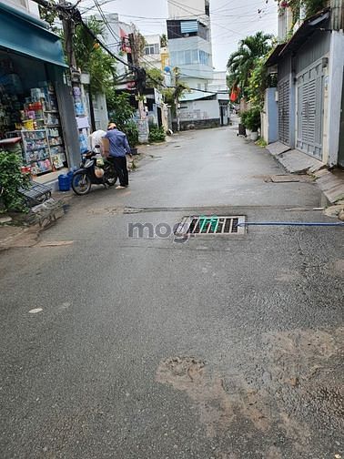 Hình ảnh Cho thuê nhà HXT Phan Văn Trị, 4x20m, nhà 3 lầu, 4 phòng có máy lạnh.