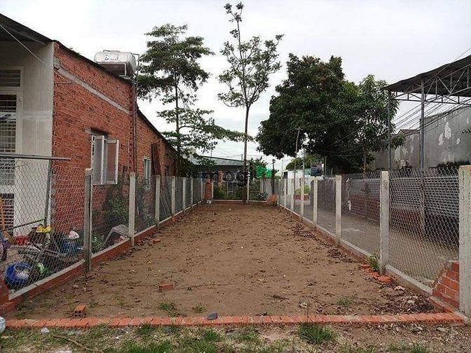 Hình ảnh Chữa Mắt Bán Đất 56m2 Sổ Riêng 300 Triệu ở Hóc Môn