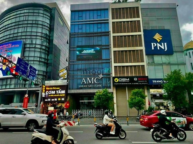 Hình ảnh Góc 2 Mặt Tiền . CMT 8 . Quận 3 . 5,2 x 20 . 102m2