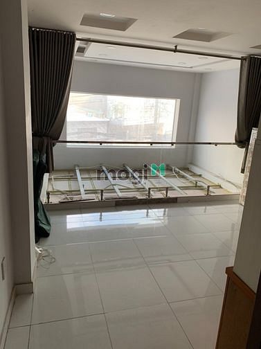 Hình ảnh Cho thuê nhà HXT D2, DT: 4x15m, 3 lầu đẹp, hẻm thông