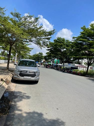 Hình ảnh Cần cho thuê Biệt thự Sedeco Tân Phong, nhà đẹp, có thang máy
