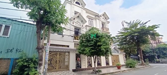 Hình ảnh Cho thuê biệt thự góc 2 mặt tiền đầy đủ nội thấ