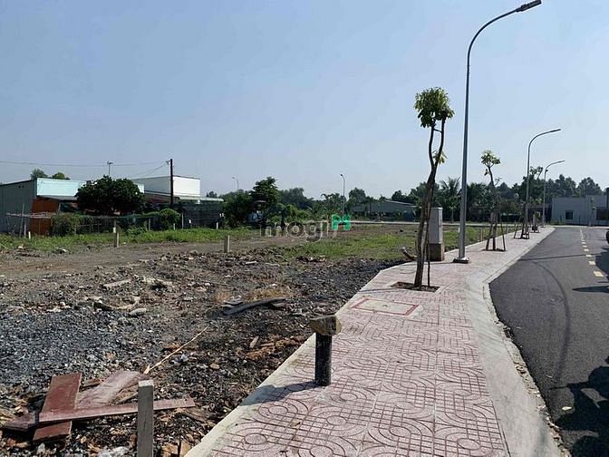Hình ảnh 100m2 full thổ cư, đất ngay trung tâm thị trấn, SHR giá 700tr