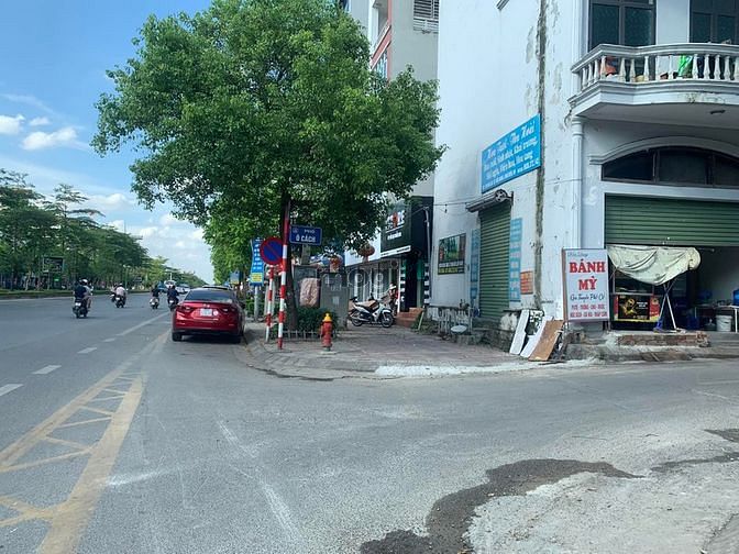 Hình ảnh Bán đất đẹp vuông góc ngay bệnh viện Đức Giang 47 m2 4.5 m chỉ 3.4 tỷ