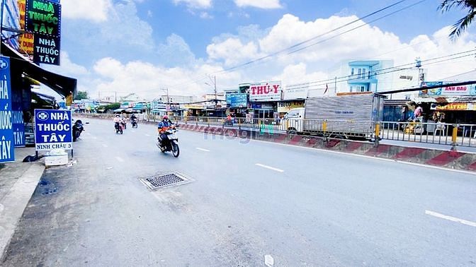Hình ảnh MT ql13 diện tích khủng 130m chỉ 9ty ,thu nhập 25tr/th , kd sầm uất