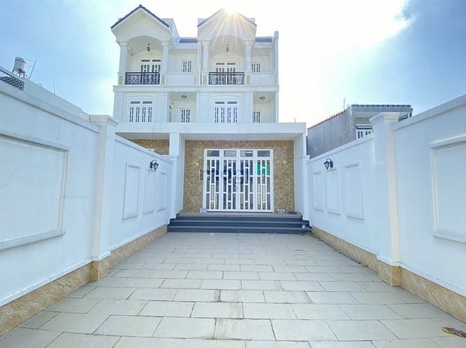 Hình ảnh Nhà HXH 110m2 đất, 1 trệt 3 lầu. Cách Cầu Bình Lợi chỉ 1Km