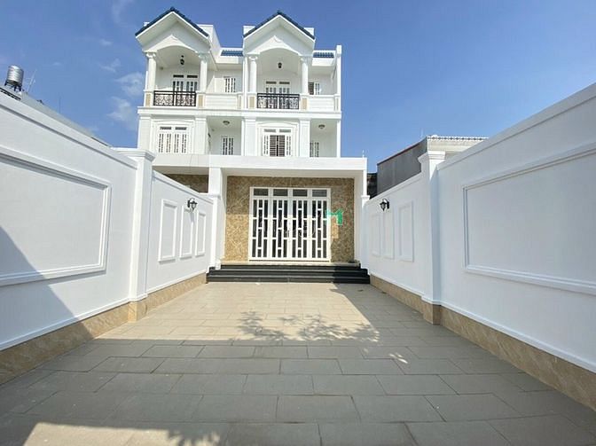 Hình ảnh Nhà HXH 110m2 đất, 1 trệt 3 lầu. Cách Cầu Bình Lợi chỉ 1Km