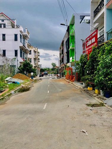 Hình ảnh Bán cặp 210m2 KDC Tên Lửa 2 liền kề KCN Rạng Đông xây dựng tự do có sổ