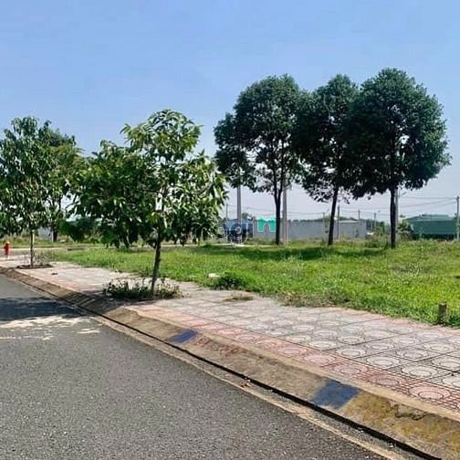 Hình ảnh Bán gấp lô đất đẹp mặt tiền giảm mạnh cần vốn Đồng Phú Bình Phước