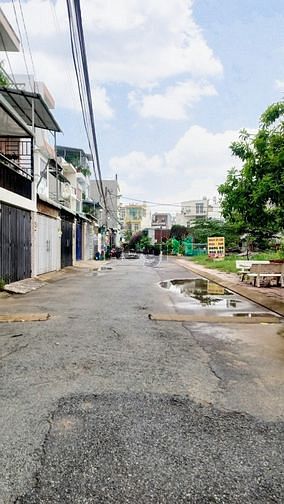 Hình ảnh Cô Ba đi tu bán nhà hẻm xe hơi 56m2 3PN khu vip nhất đường 2 quận 9