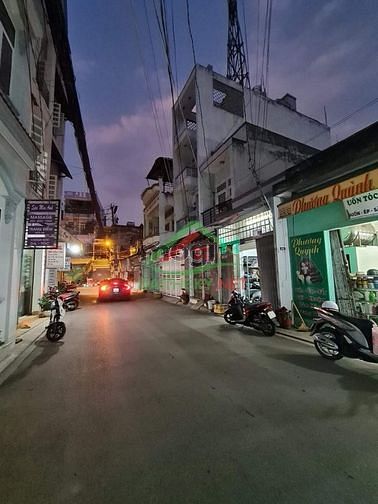 Hình ảnh HXH, sát chợ, 3 tầng, 4PN, Phan Huy Ích, giá chỉ 7.85 tỷ.