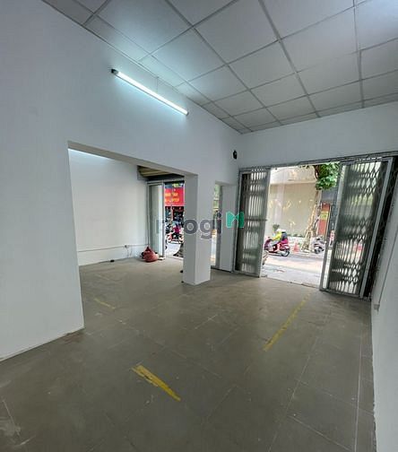 Hình ảnh Cho thuê 2 cửa hàng tầng 1 mặt phố Lý Nam Đế