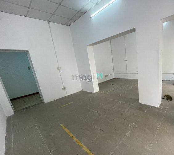 Hình ảnh Cho thuê 2 cửa hàng tầng 1 mặt phố Lý Nam Đế