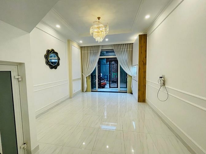Hình ảnh Góc chân dài Quận 3 tìm đại gia