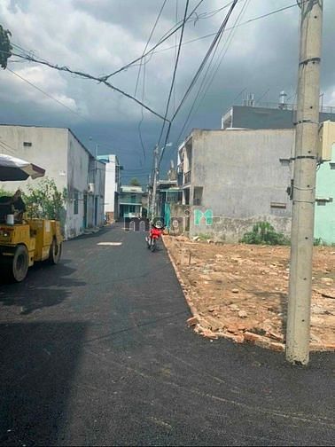 Hình ảnh Sang lại lô đất 100m2 5x20 ở Hóc Môn . Giá 2ty2