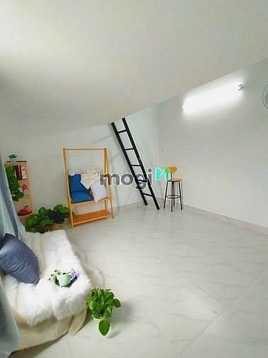 Hình ảnh phòng mới có nội thất , ban công ,gác cao