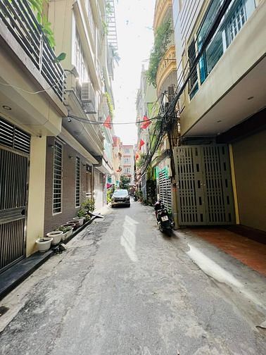 Hình ảnh Nhà Trần Quốc Hoàn, Cầu Giấy 11,5 tỷ 5 Tầng, MT 5,6m Phân lô VIP, Oto