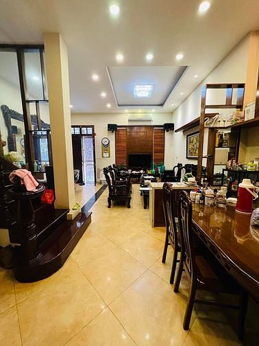 Hình ảnh Nhà Trần Quốc Hoàn, Cầu Giấy 11,5 tỷ 5 Tầng, MT 5,6m Phân lô VIP, Oto