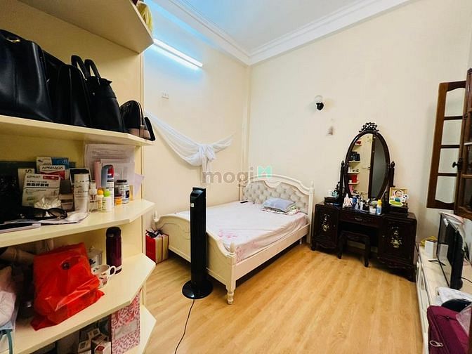 Hình ảnh Nhà Trần Quốc Hoàn, Cầu Giấy 11,5 tỷ 5 Tầng, MT 5,6m Phân lô VIP, Oto
