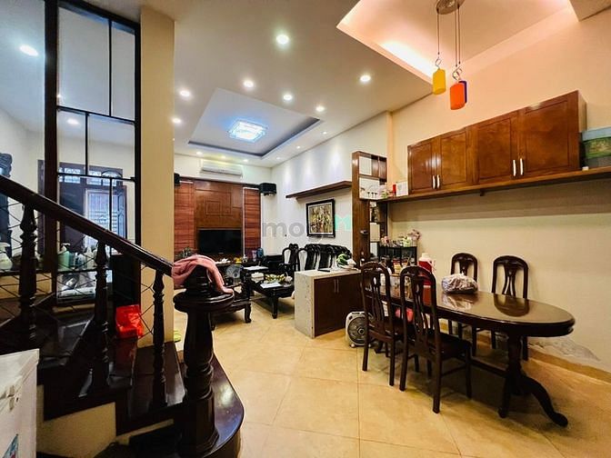 Hình ảnh Nhà Trần Quốc Hoàn, Cầu Giấy 11,5 tỷ 5 Tầng, MT 5,6m Phân lô VIP, Oto
