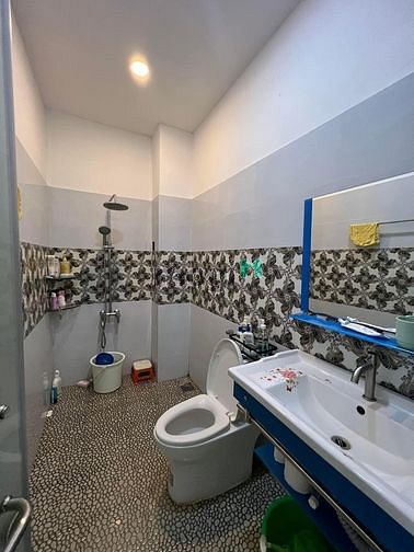 Hình ảnh GẤP!! Ngay Chợ Đ. Xóm Chiếu - Quận 4. Giá: 2 tỷ 2. DT: 44m2. SHR.