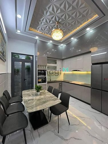 Hình ảnh Bán nhà ĐẸP XUẤT SẮC có SÂN THƯỢNG