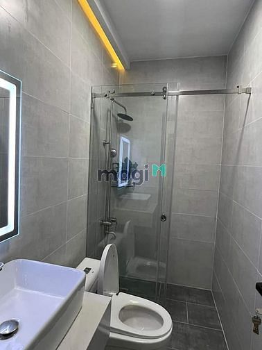 Hình ảnh Bán nhà ĐẸP XUẤT SẮC có SÂN THƯỢNG
