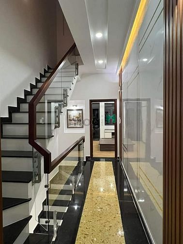 Hình ảnh Bán nhà ĐẸP XUẤT SẮC có SÂN THƯỢNG