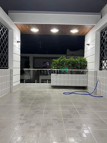 Hình ảnh Bán nhà ĐẸP XUẤT SẮC có SÂN THƯỢNG