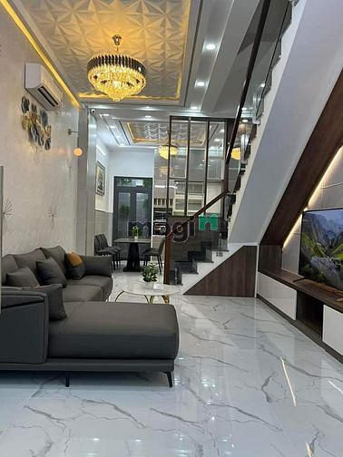 Hình ảnh Bán nhà ĐẸP XUẤT SẮC có SÂN THƯỢNG