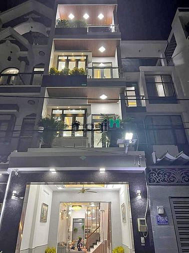 Hình ảnh Bán nhà ĐẸP XUẤT SẮC có SÂN THƯỢNG