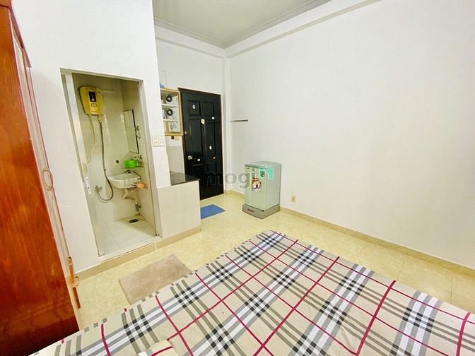 Hình ảnh Cho thuê Trang Chủ MB66.COM / Đăng Ký Tặng 66K trung tâm Quận 1 - Ban công cửa sổ thoáng mát