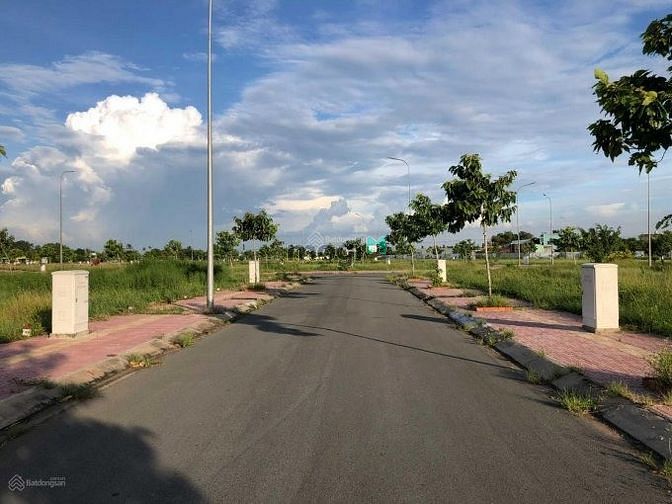 Hình ảnh Bán đất 220m2 Thị trấn Bến Lức Long An . Thổ cư 100%, SHR. Chỉ 1,3 Tỷ
