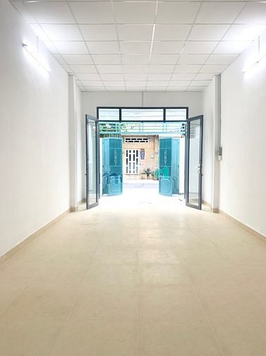Hình ảnh Cho thuê mặt tiền Lê Lâm 4x18m gác lửng suốt