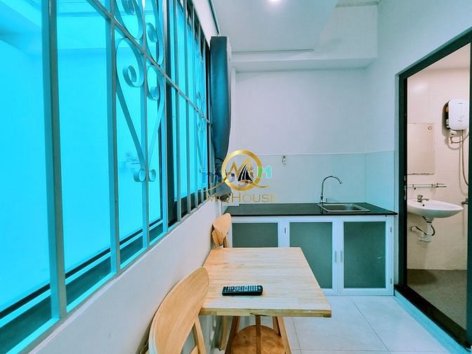 Hình ảnh Căn Hộ Full nội thất cửa sổ lớn CMT8 Q3