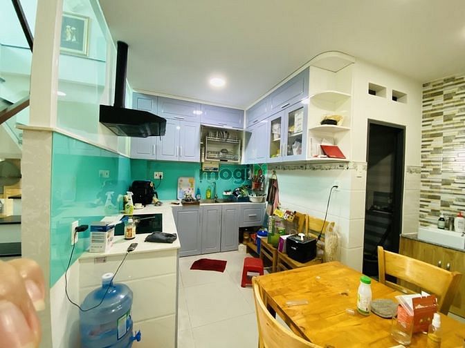 Hình ảnh Tên Lửa Bình Tân 43m 5 tầng ôtô đổ cửa chỉ nhỉnh 4 tỷ .