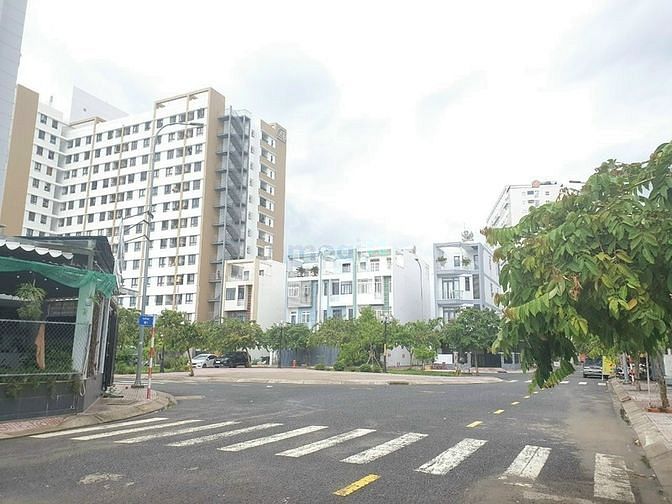 Hình ảnh Bán đất đối diện trường Cao Đẳng Công Thương đường Tăng Nhơn Phú