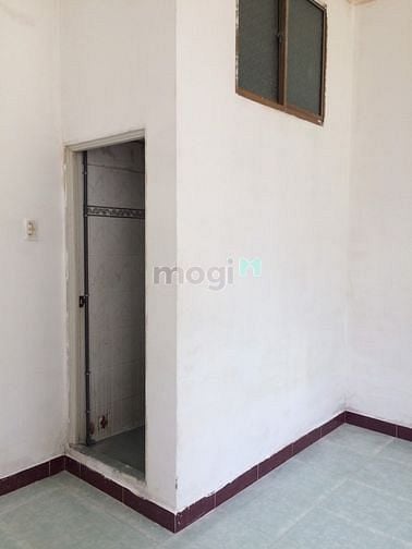 Hình ảnh Phòng 3tr có wc riêng, ban công chung, cửa sổ thoáng mát
