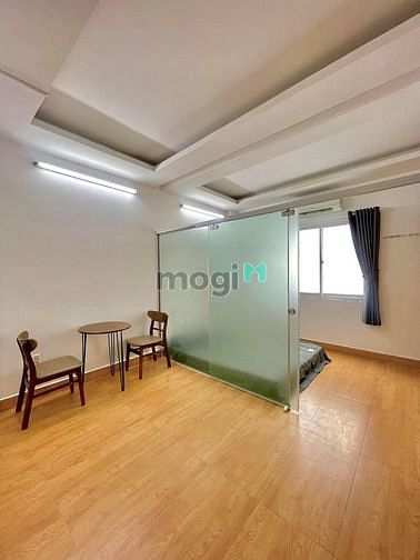 Hình ảnh Căn Hộ 1 phòng ngủ cửa sổ lớn bếp riêng Quận 10 CMT8