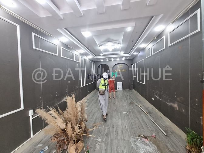 Hình ảnh Cho thuê nhà 4 tầng mặt đường Thiên Lôi