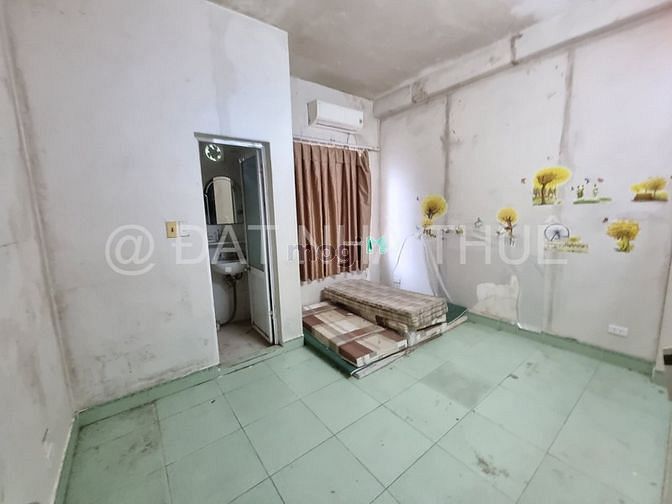 Hình ảnh Cho thuê nhà 4 tầng mặt đường Thiên Lôi