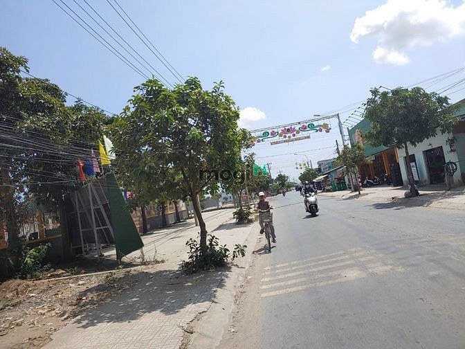 Hình ảnh bán gấp lô đất mặt tiền cách chợ 200m.