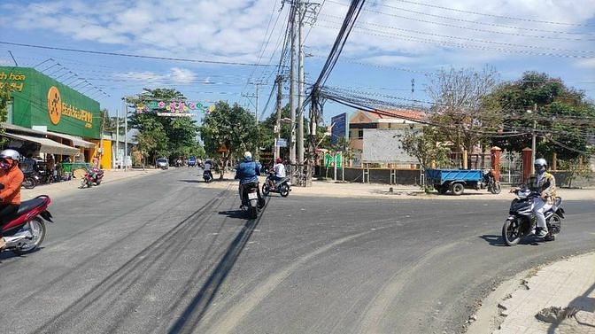 Hình ảnh bán gấp lô đất mặt tiền cách chợ 200m.