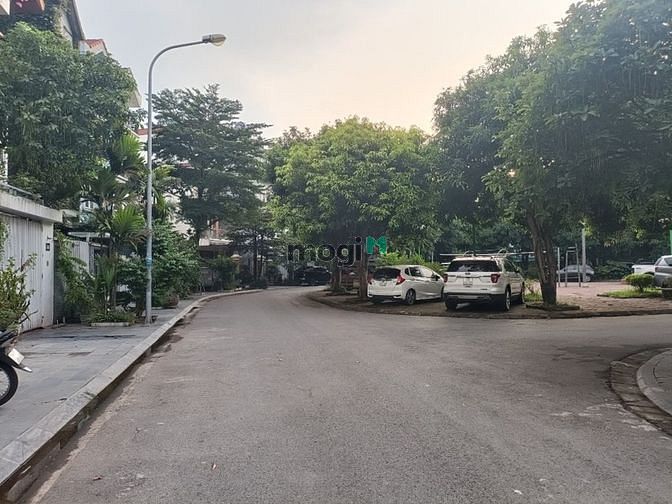 Hình ảnh Biệt Thự  4T nổi 1 hầm gra 110m2 KĐT Việt Hưng 18 tỷ