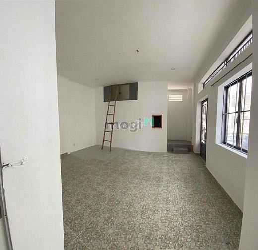 Hình ảnh Nhà biệt thự Huỳnh Tịnh Của quận 3 - sân rộng