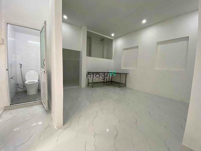 Hình ảnh Nhà biệt thự Huỳnh Tịnh Của quận 3 - sân rộng