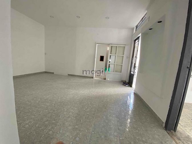 Hình ảnh Nhà biệt thự Huỳnh Tịnh Của quận 3 - sân rộng