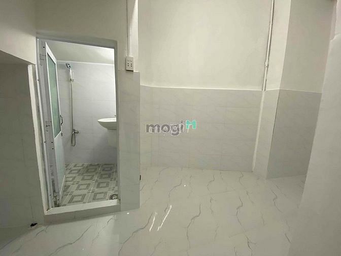 Hình ảnh Nhà biệt thự Huỳnh Tịnh Của quận 3 - sân rộng