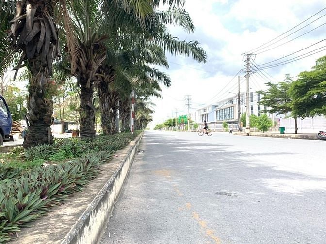 Hình ảnh Bán 3 nền liền kề 390m2 Đối diện KCN Boonchen